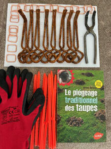 pieges à taupes, taupinieres